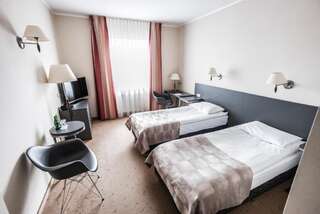 Отель Hotel Europa Starachowice Стараховице Стандартный двухместный номер с 1 кроватью или 2 отдельными кроватями-1